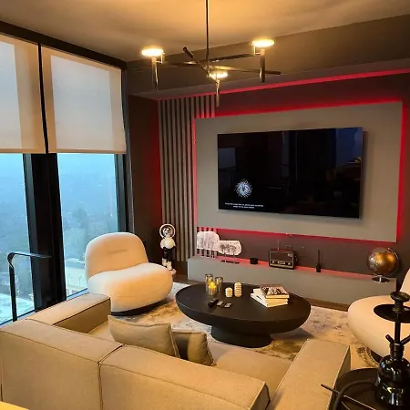 Exquisite Condo In Midtown